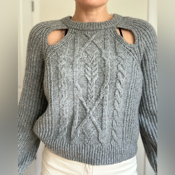 Cut Out Cable Knit Pullover Sweater - Picture 5 of 9
